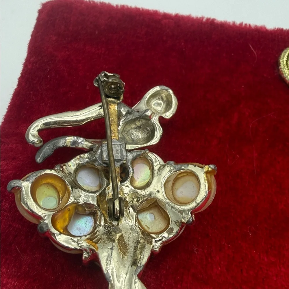 VTG goldtone ballerina embellished mother of pearl skirt brooch pin 2.25” READ